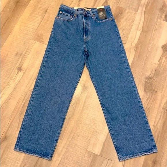 Levi's Classic High-Rise Straight Leg Jeans in Medium Blue - Picture 2 of 6